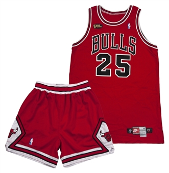 1998 Steve Kerr Chicago Bulls Game Used NBA Finals Uniform (BULLS LOA)